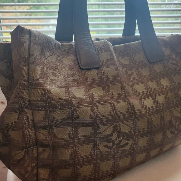 Chanel Tote - Picture 1 of 4